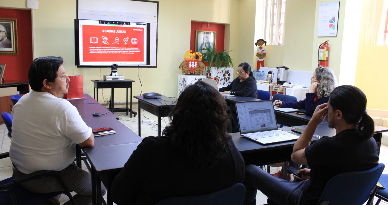 Veronique Geoffroy, Agregada de Cooperación de la Unión Europea, visita la Oficina Nacional de Fe y Alegría Ecuador