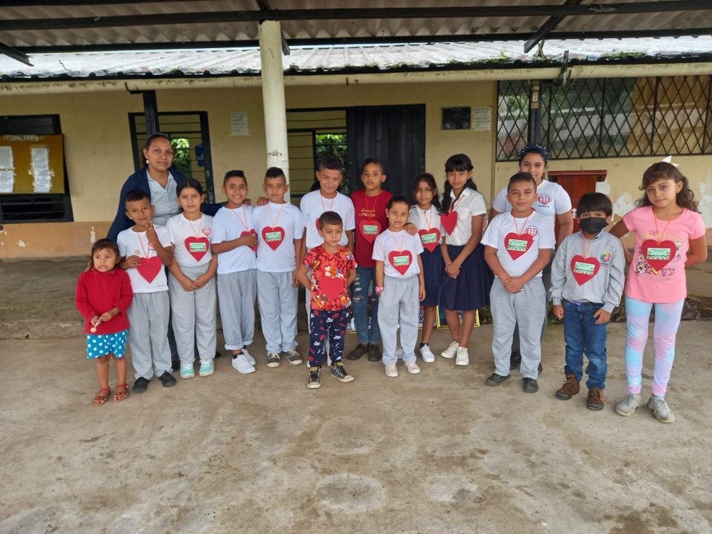 Escuela de Educación Básica Fiscomisional “San Francisco Javier” de Fe y Alegría