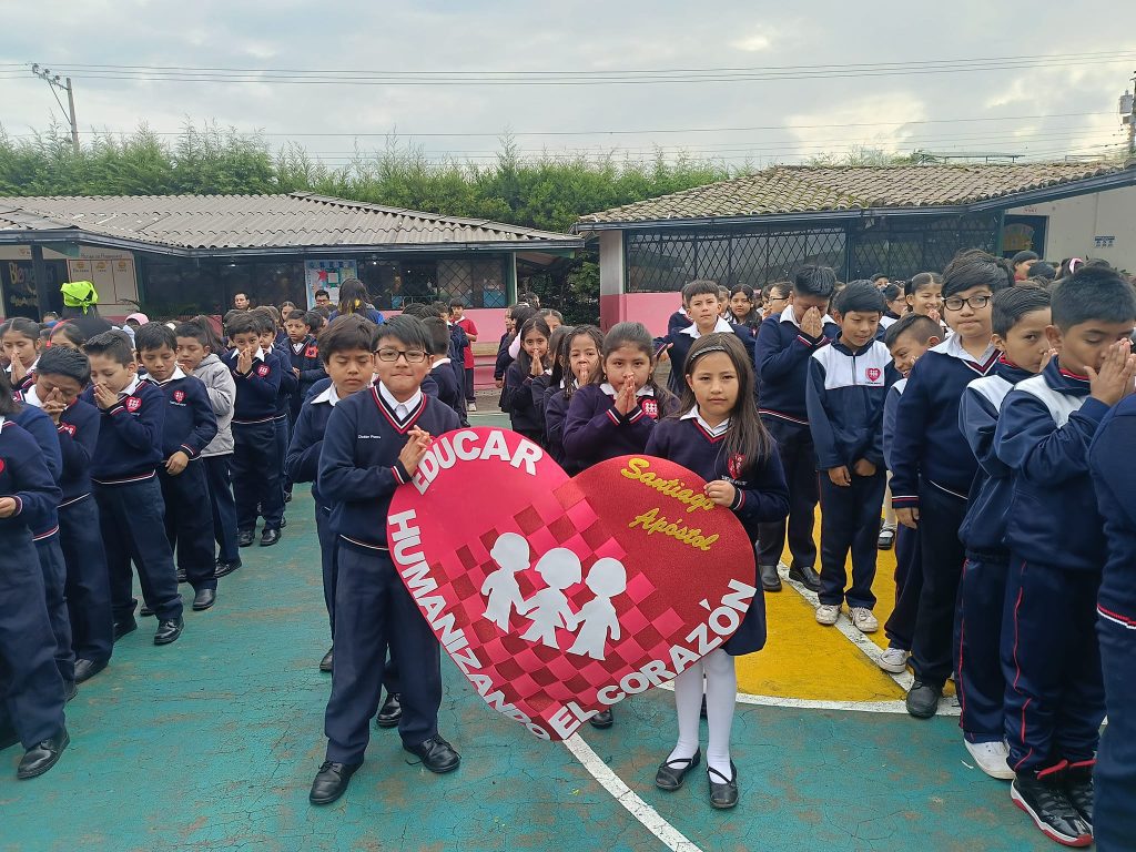 Escuela de Educación Básica Fiscomisional “Santiago Apóstol”