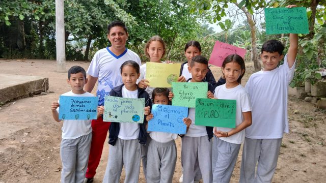 Escuela-de-Educación-Básica-Fiscomisional-'Santa-Ana-de-Fe-y-Alegría'